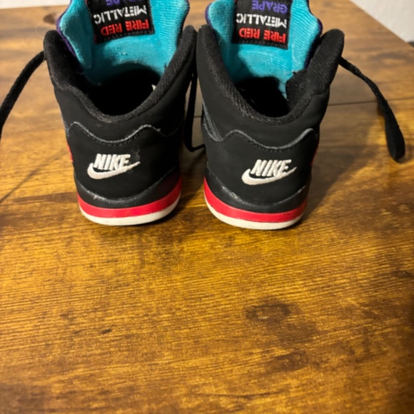 Nike Air Jordan 5 Retro - Picture 3 of 5